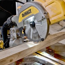 Пила торцювальна DeWALT DWS777 Пила торцювальна DeWALT DWS777